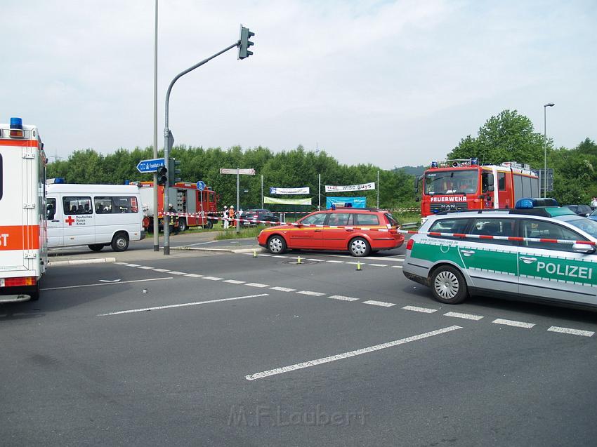 Schwerer Unfall mit Reisebus Lohmar Donrather Dreieck P318.JPG